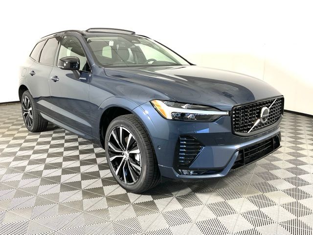 2025 Volvo XC60 B5 Plus photo 3