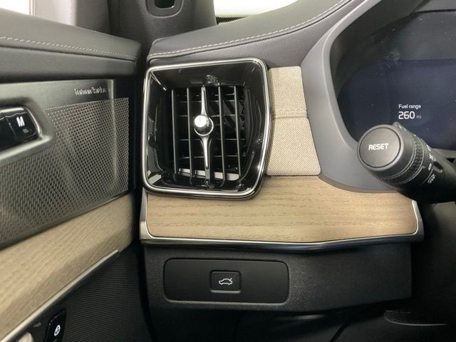 2026 Volvo XC90 Plus - Photo 26