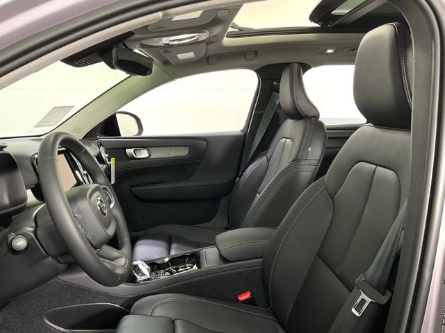 2026 Volvo XC40 Plus - Photo 32