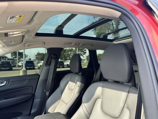 2024 Volvo XC60 B5 Plus photo 2