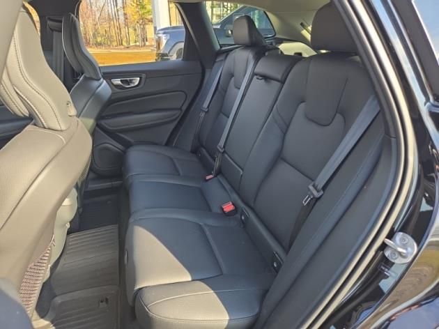 2024 Volvo XC60 B5 Plus photo 3