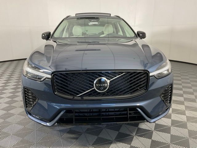 2026 Volvo XC60 B5 photo 2