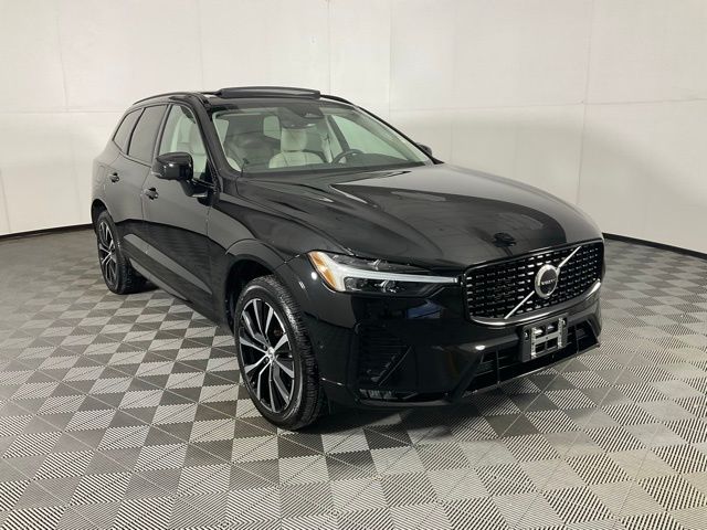 2024 Volvo XC60 B5 Plus photo 3