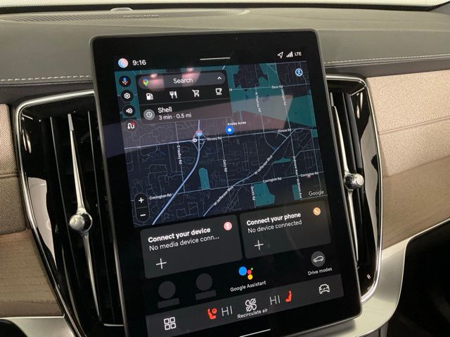 2026 Volvo XC90 Plus - Photo 13