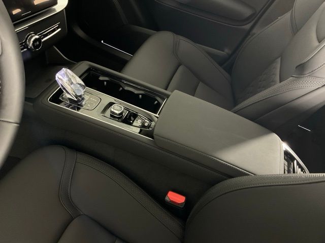 2026 Volvo XC90 Plus - Photo 17
