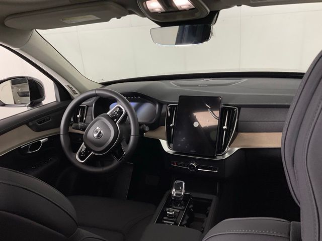 2026 Volvo XC90 Plus - Photo 31