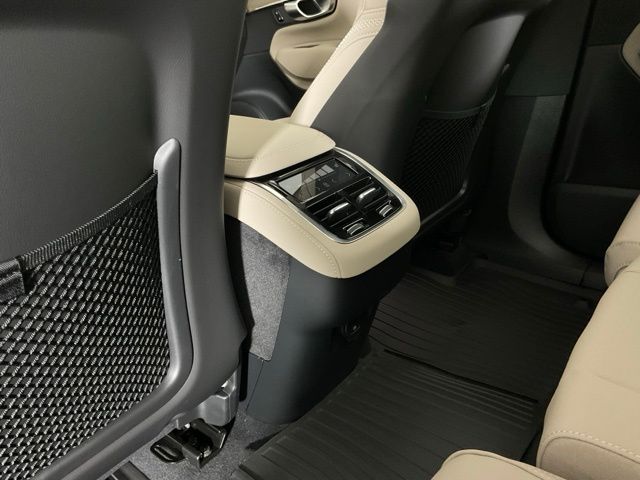 2026 Volvo XC90 Plus - Photo 18