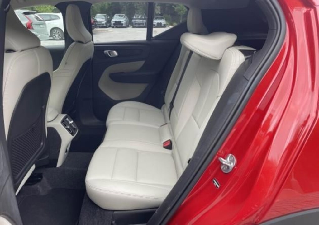 Used 2025 Volvo XC40 B5 Ultra Dark Theme SUV