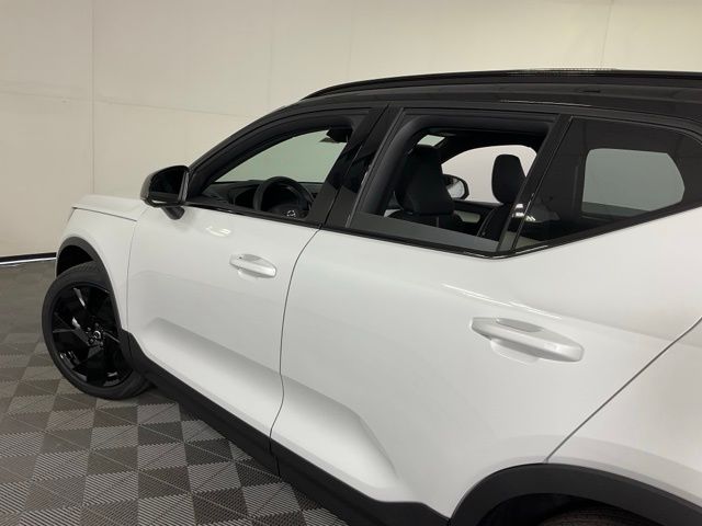 2026 Volvo XC40 Ultra Black Edition - Photo 37