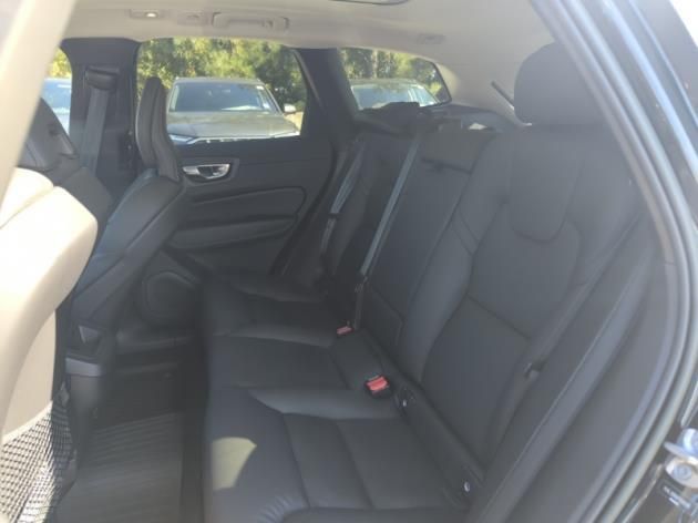 2023 Volvo XC60 B5 Plus photo 4