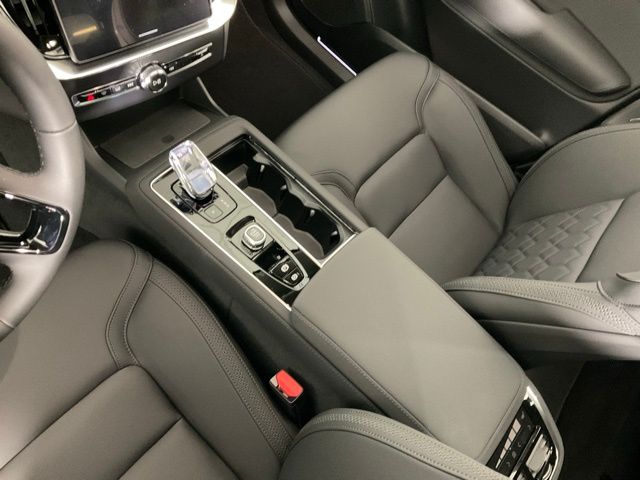 2026 Volvo XC90 Plus - Photo 22