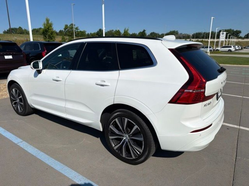 Used 2022 Volvo XC60 B5 AWD Momentum SUV