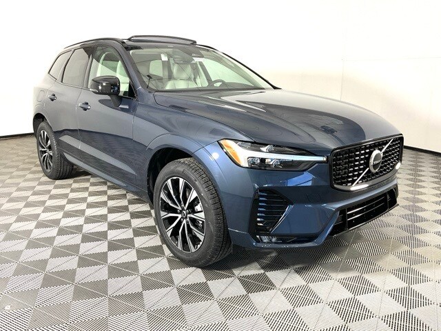 2025 Volvo XC60 B5 Core photo 4