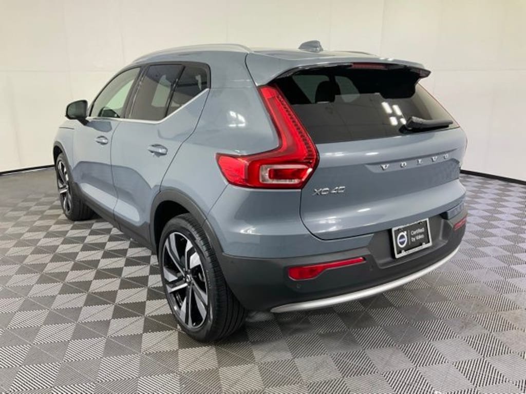 Certified 2023 Volvo XC40 B5 AWD Ultimate Bright SUV