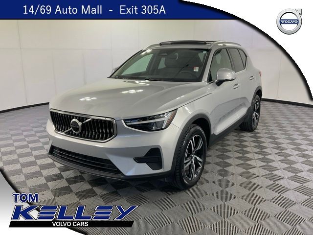 2025 Volvo XC40 SUV 