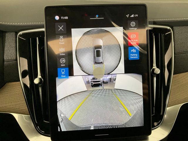 2026 Volvo XC90 Plus - Photo 11