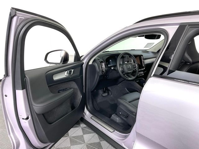 2026 Volvo XC40 Plus - Photo 30