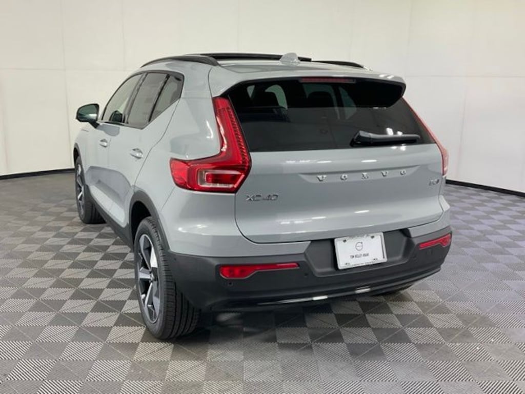 New 2026 Volvo XC40 B5 Plus SUV