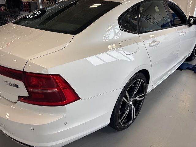 2020 Volvo S90 T6 R-Design photo 4