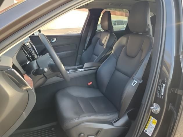 2024 Volvo XC60 B5 Plus photo 2