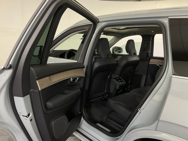 2026 Volvo XC90 Plus - Photo 35