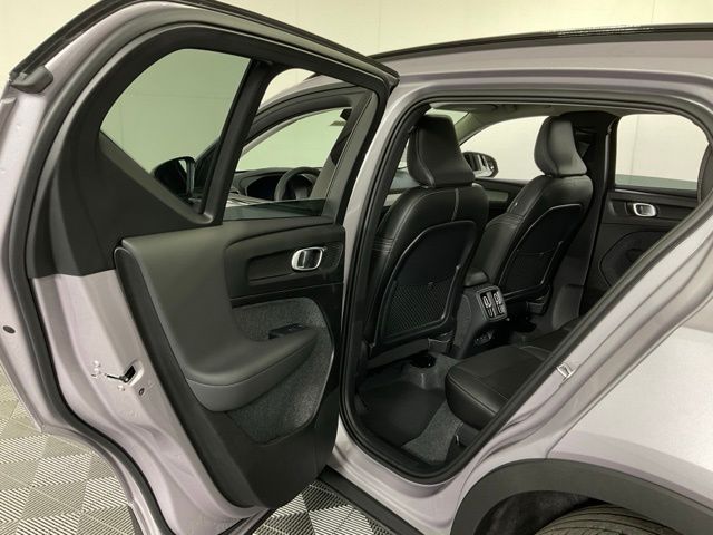2026 Volvo XC40 Plus - Photo 38