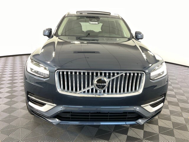2025 Volvo XC90 T8 Plus photo 4