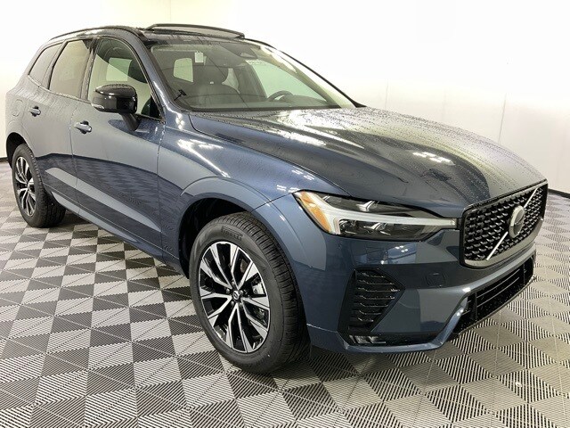 2025 Volvo XC60 B5 Core photo 4