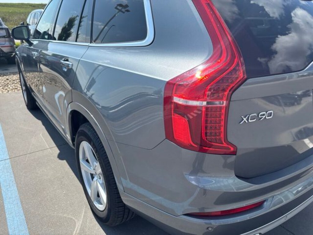 Used 2017 Volvo XC90 T5 AWD Momentum SUV