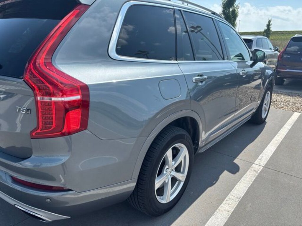 Used 2017 Volvo XC90 T5 AWD Momentum SUV