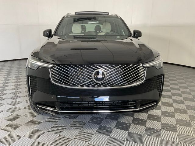 2026 Volvo XC90 B5 Core photo 2