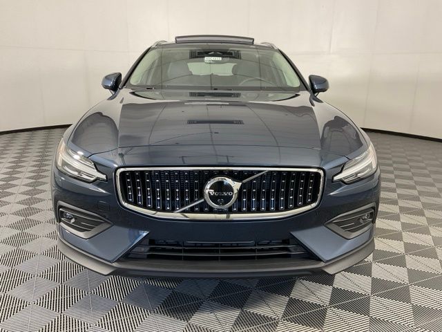 2026 Volvo V60 Cross Country B5 Plus photo 2