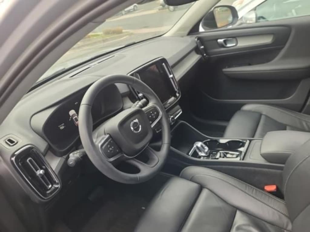 Used 2023 Volvo XC40 B5 AWD Plus Dark SUV