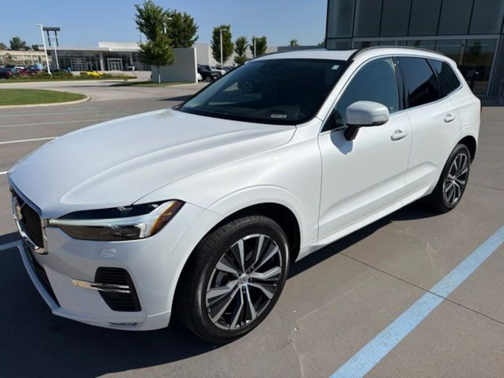 Used 2022 Volvo XC60 B5 AWD Momentum SUV