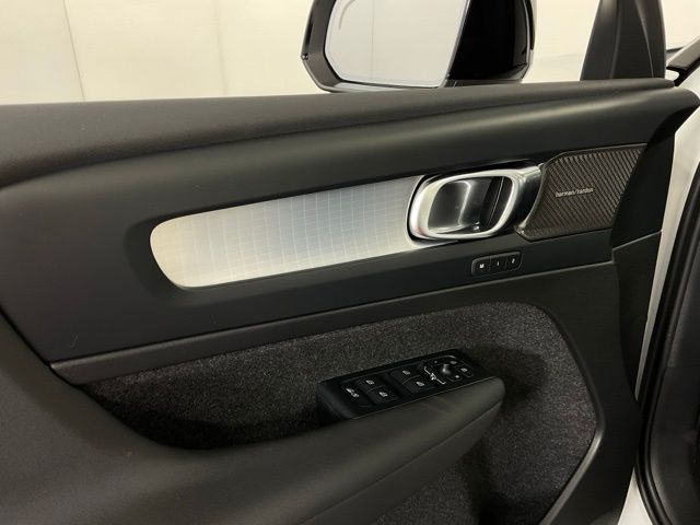 2026 Volvo XC40 Ultra Black Edition - Photo 28