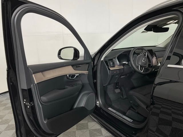 2026 Volvo XC90 Plus - Photo 26