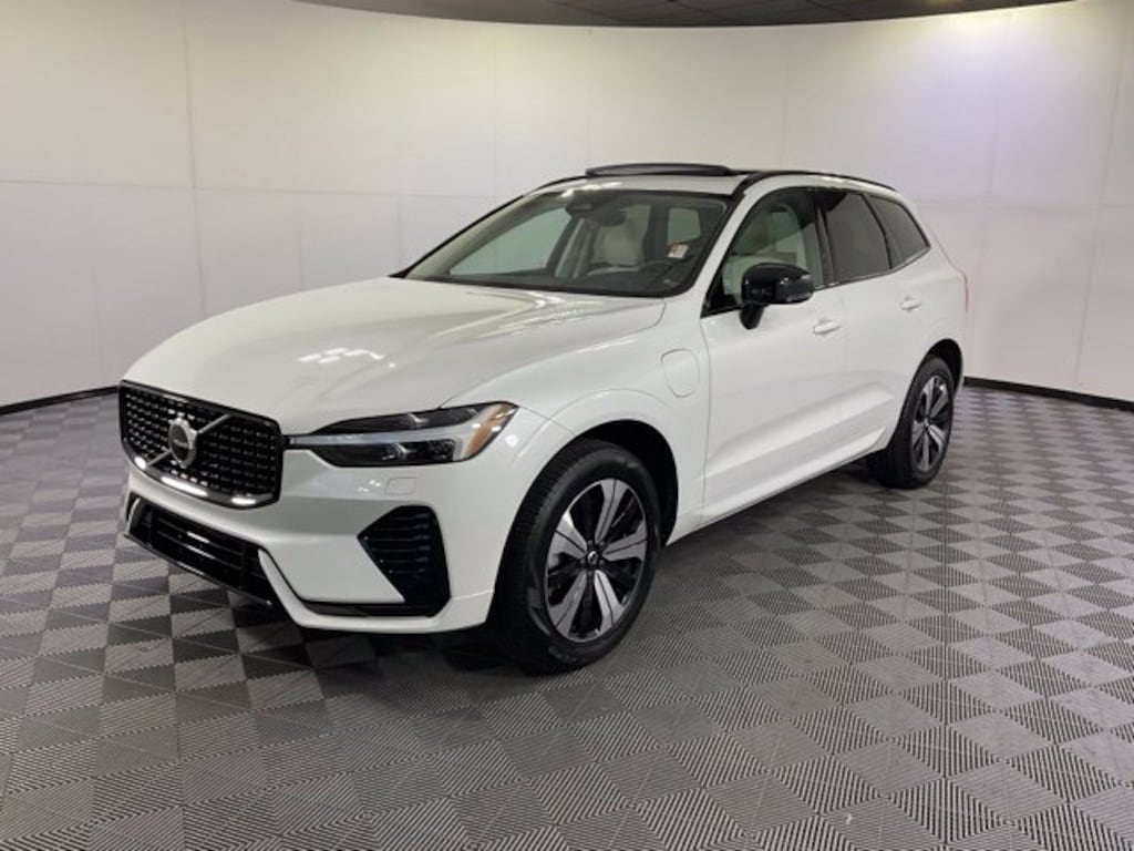 Certified 2024 Volvo XC60 plug-in hybrid T8 Core Dark SUV