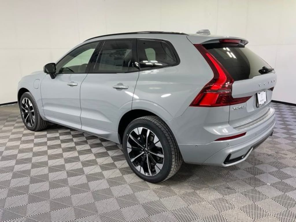 New 2026 Volvo XC60 plug-in hybrid T8 Plus SUV