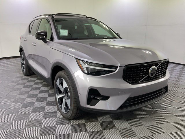 Used 2026 Volvo XC40 B5 Plus SUV