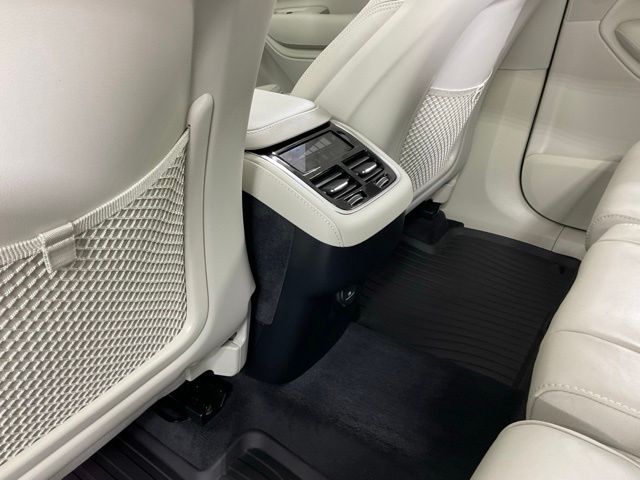 2026 Volvo XC90 Ultra - Photo 17