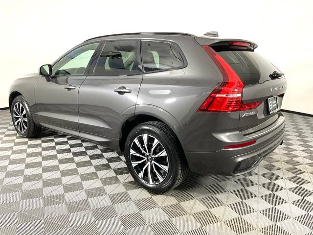 2024 Volvo XC60 B5 Core photo 4