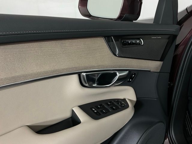 2026 Volvo XC90 Plus - Photo 29