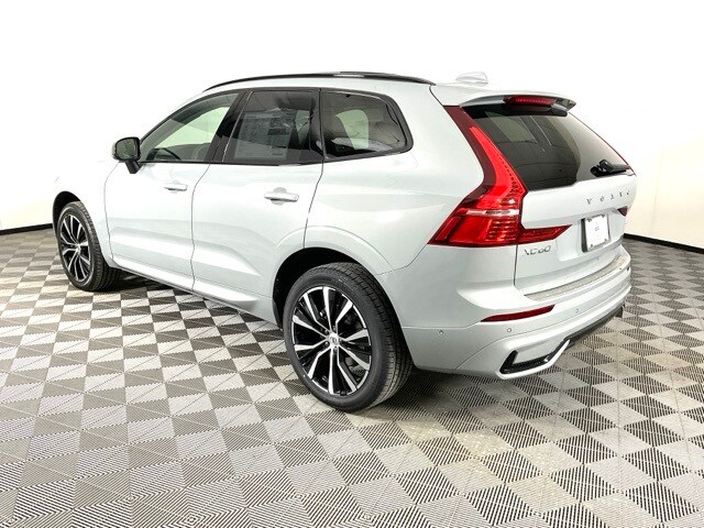 2025 Volvo XC60 B5 Plus photo 5