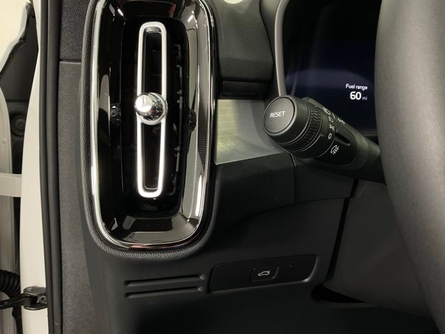 2026 Volvo XC40 Ultra Black Edition - Photo 25
