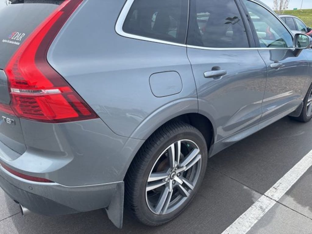 Used 2021 Volvo XC60 T5 Momentum SUV