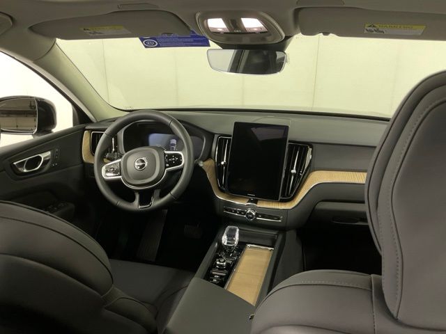 2026 Volvo XC60 Plus - Photo 16