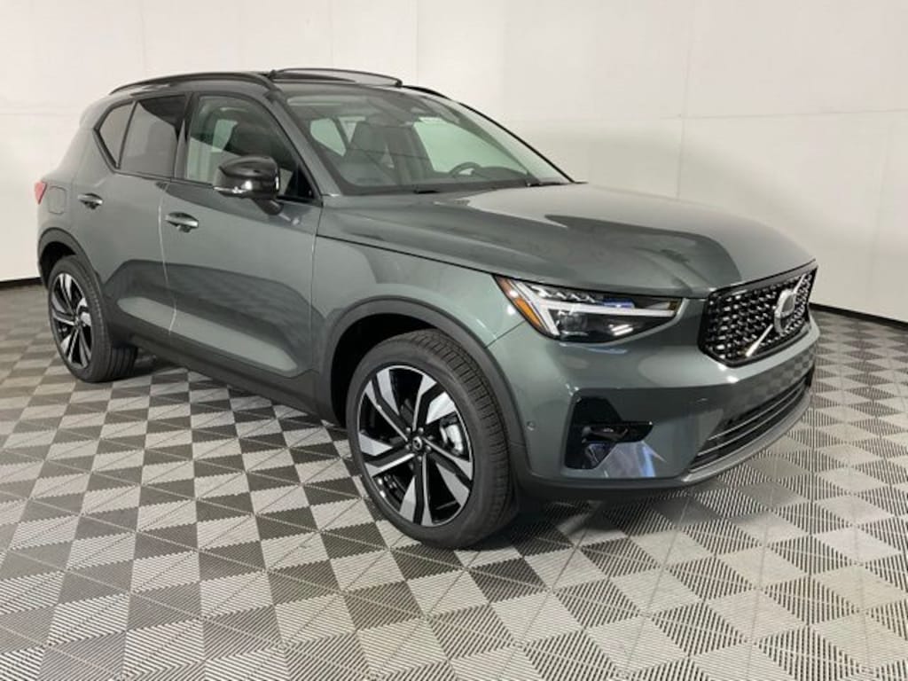 New 2026 Volvo XC40 B5 Ultra SUV