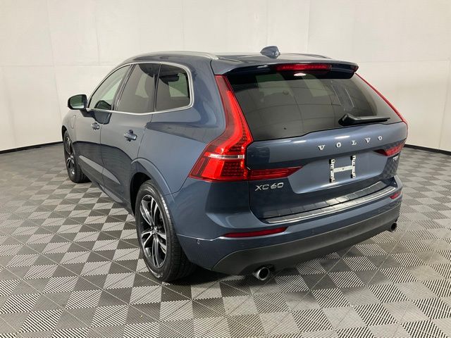 2019 Volvo XC60 Hybrid T8 Momentum photo 4