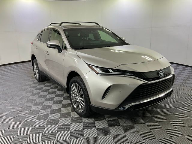 2022 Toyota Venza XLE photo 3