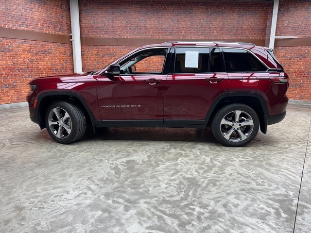 2024 Jeep Grand Cherokee Limited photo 2